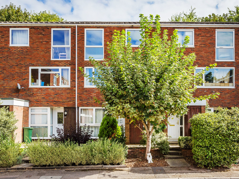 1 bed Apartment For Sale in Reigate, Surrey
