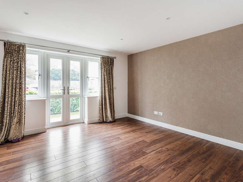 2 bed Apartment For Sale in Chipstead, Surrey - 2