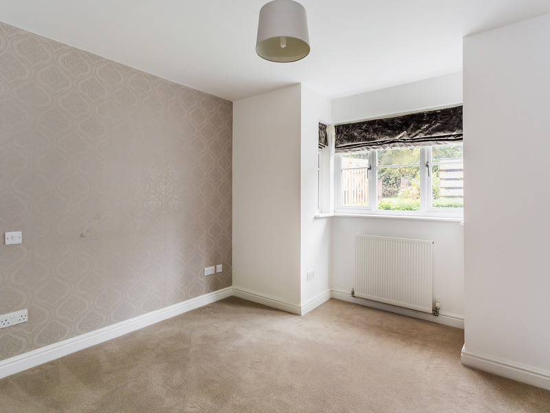 2 bed Apartment For Sale in Chipstead, Surrey - 3