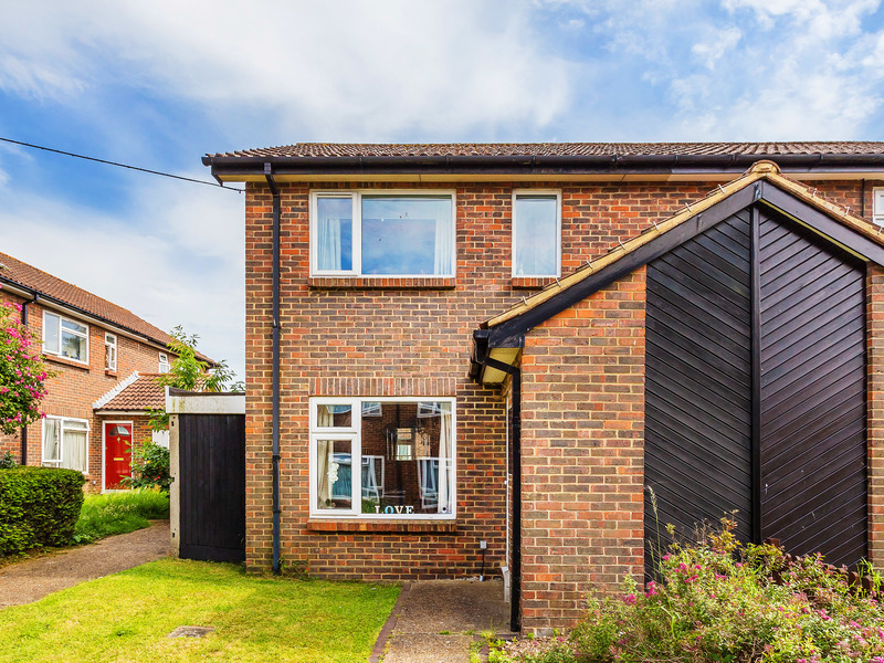 2 bed House - Semi For Sale in Redhill, Surrey