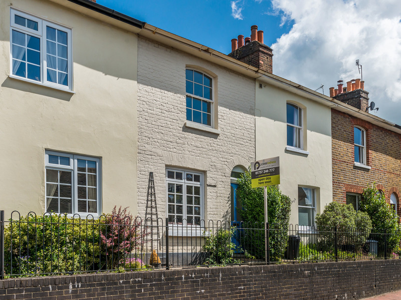 2 bed House - Terrace For Sale in Reigate, Surrey
