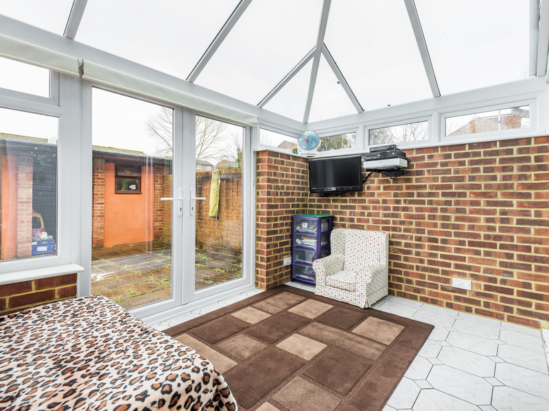 3 bed House - End Terrace For Sale in Redhill, Surrey