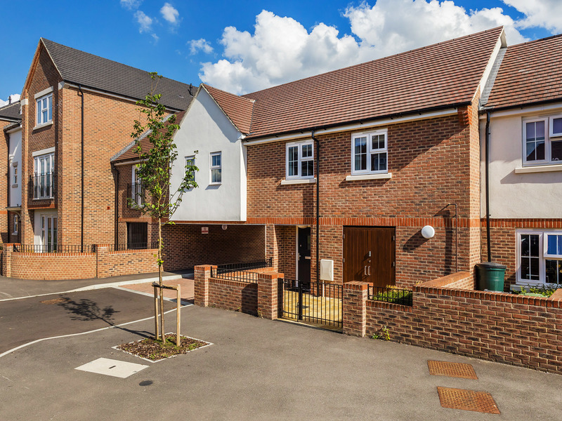 2 Bed Apartment For Sale in Redhill