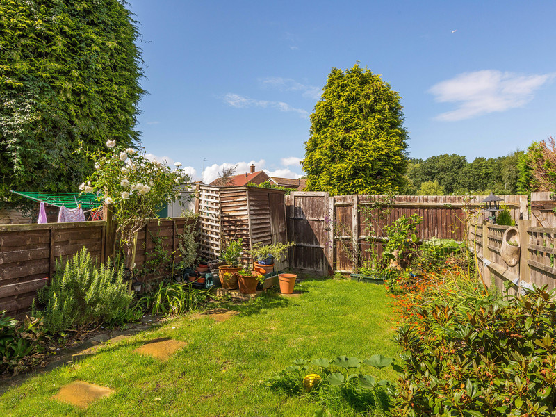 3 bed House - Terrace For Sale in Horley, Surrey