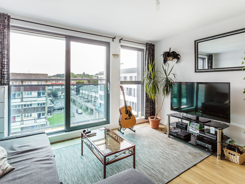 2 bed Apartment For Sale in Redhill, Surrey
