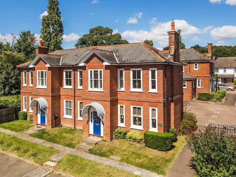 2 bed Apartment For Sale in Redhill, Surrey