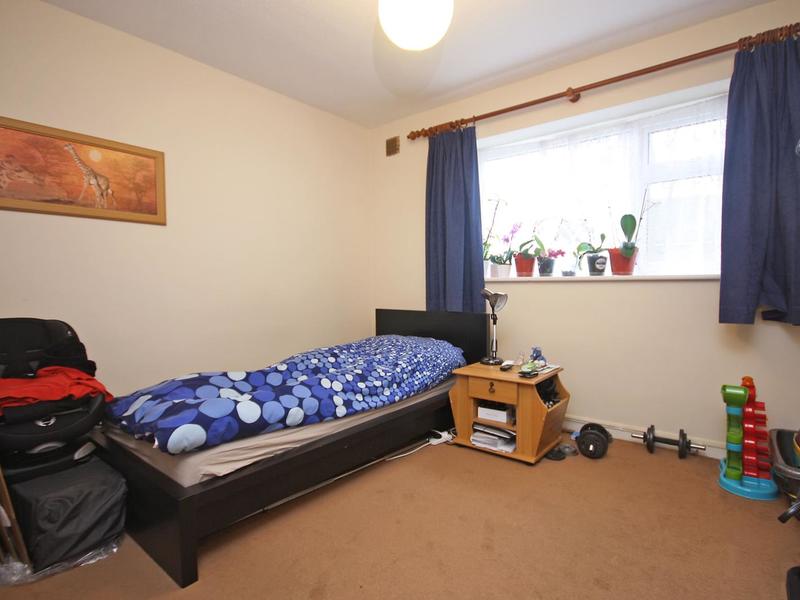 2 bed Apartment For Sale in Reigate, Surrey - 2