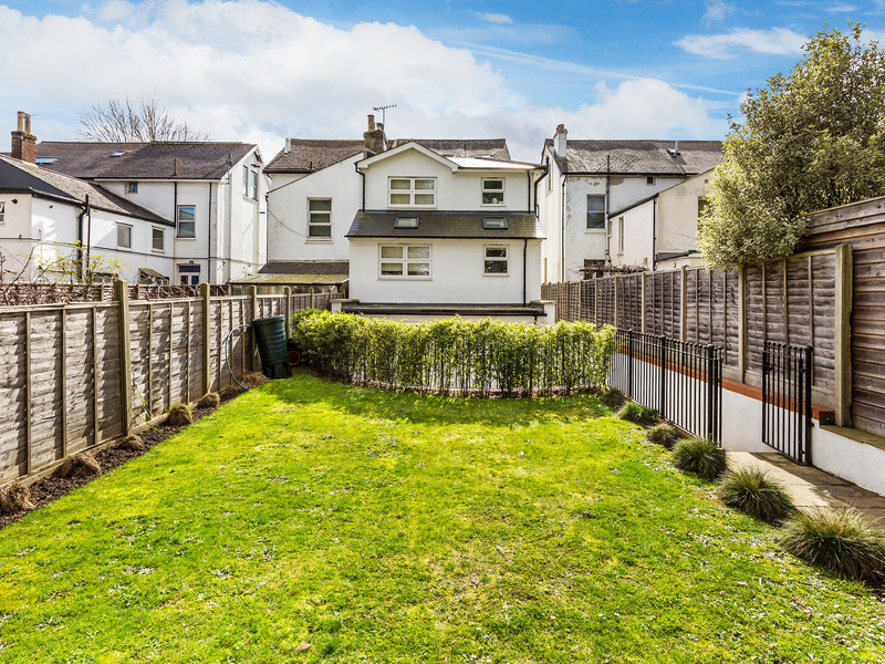 2 Bed Apartment For Sale in Redhill