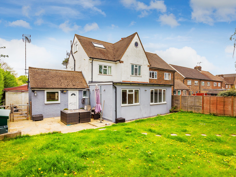 2 Bed Apartment For Sale in Caterham