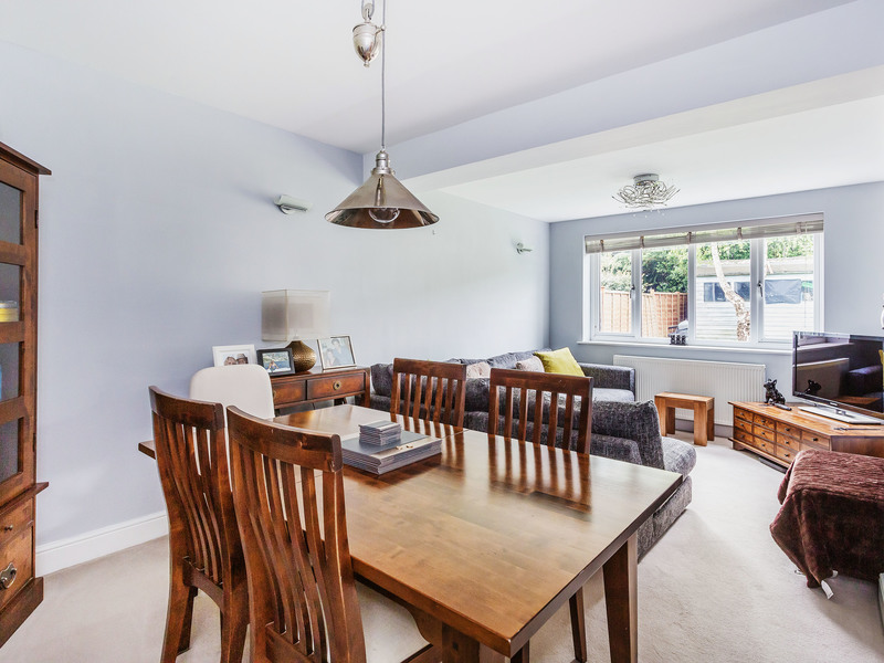 2 Bed Apartment For Sale in Caterham