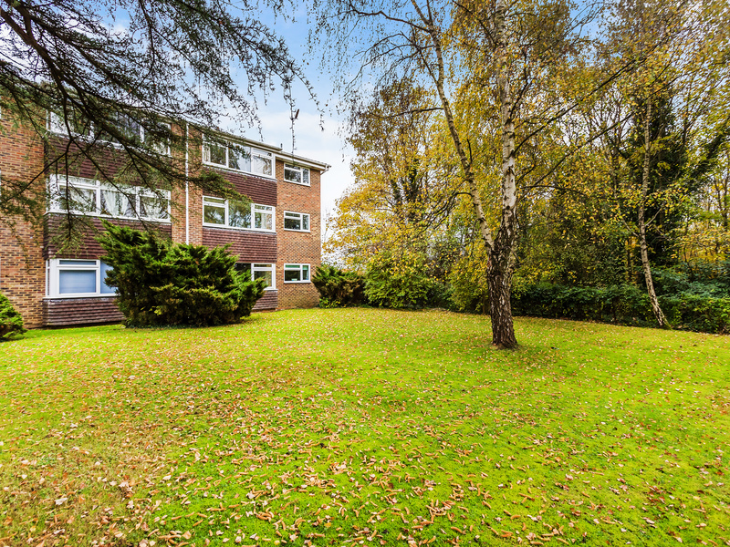 2 bed Apartment For Sale in Reigate, Surrey