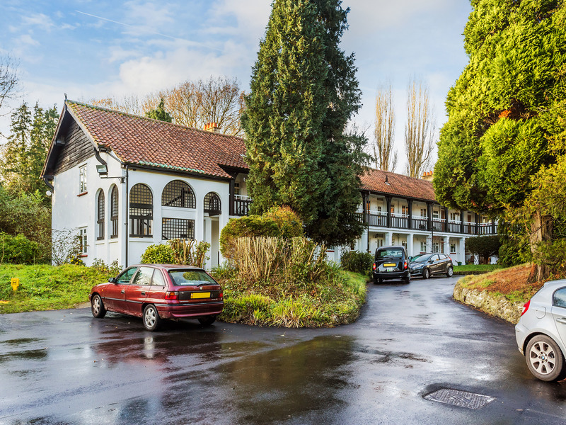 2 Bed Apartment For Sale in Epsom