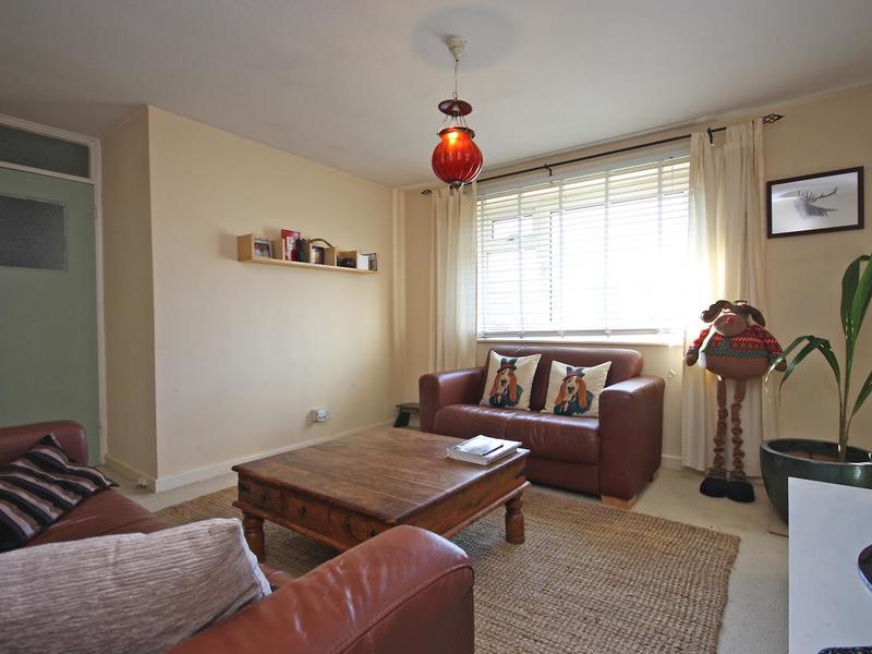 1 bed Maisonette For Sale in Horley, Surrey - 3