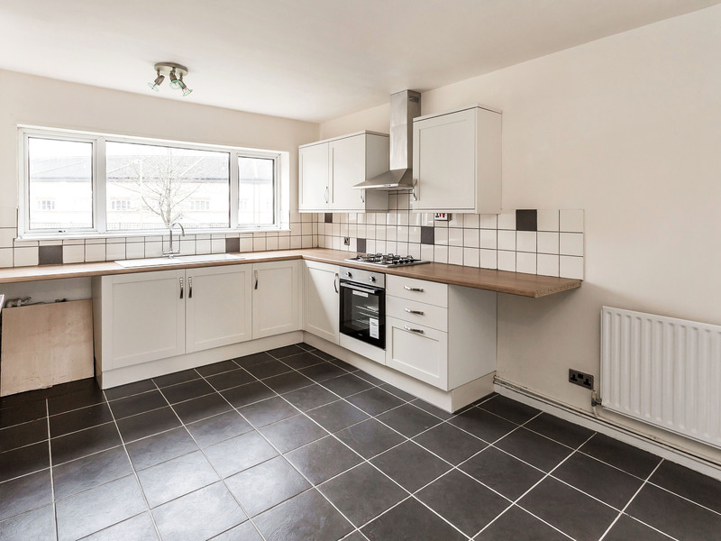 3 bed Apartment For Sale in Caterham, Surrey - 2