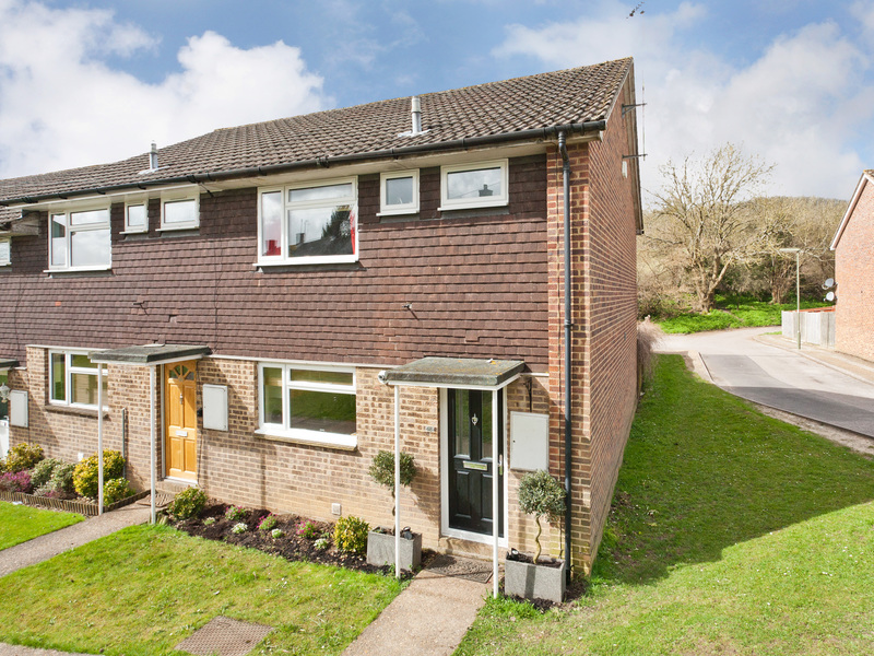 3 Bed House End Terrace For Sale in Banstead