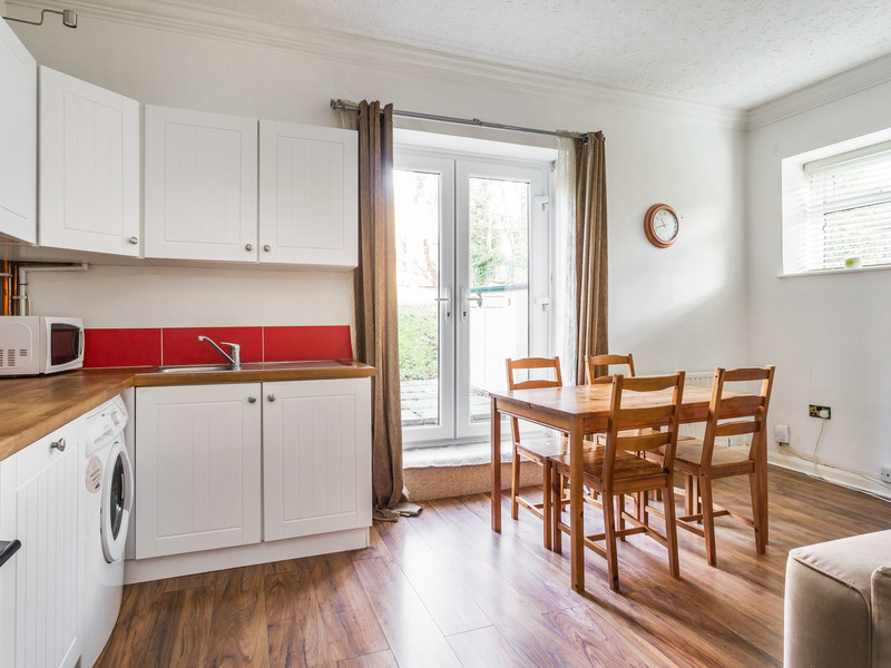 2 bed Apartment For Sale in Reigate, Surrey - 2