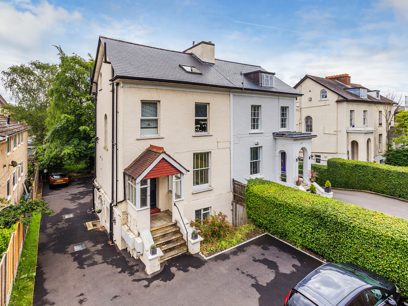 1 bed Apartment For Sale in Reigate, Surrey - 2