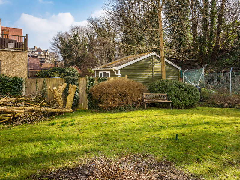1 bed Apartment For Sale in Reigate, Surrey - 2