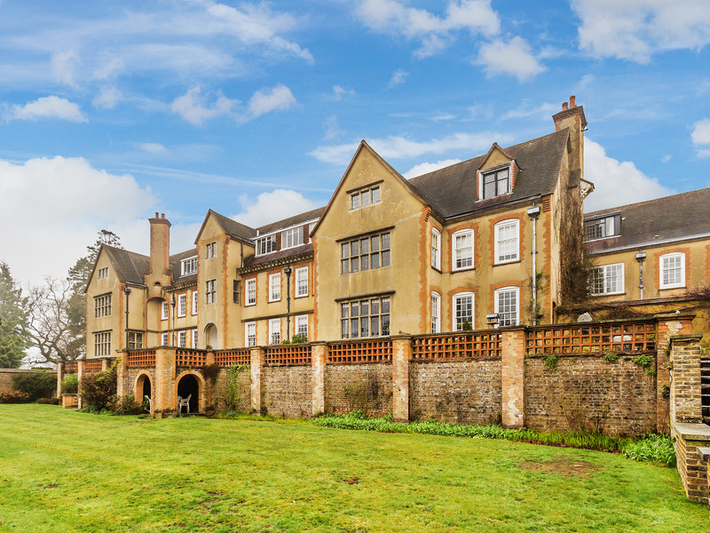 1 Bed Apartment For Sale in Dorking