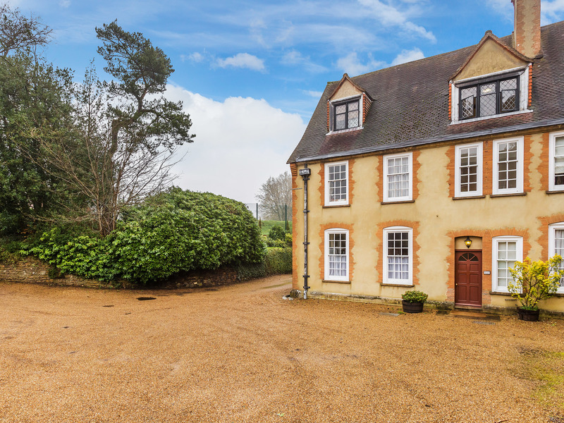 1 Bed Apartment For Sale in Dorking