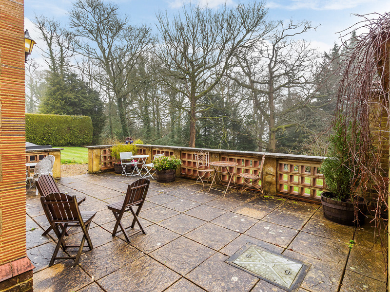 1 bed Apartment For Sale in Dorking, Surrey - 3