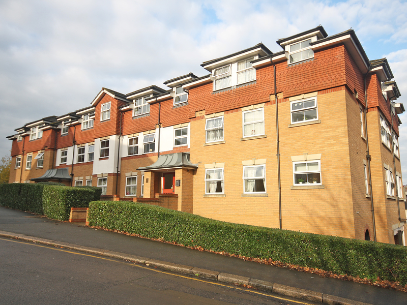 2 bed Apartment For Sale in Redhill, Surrey