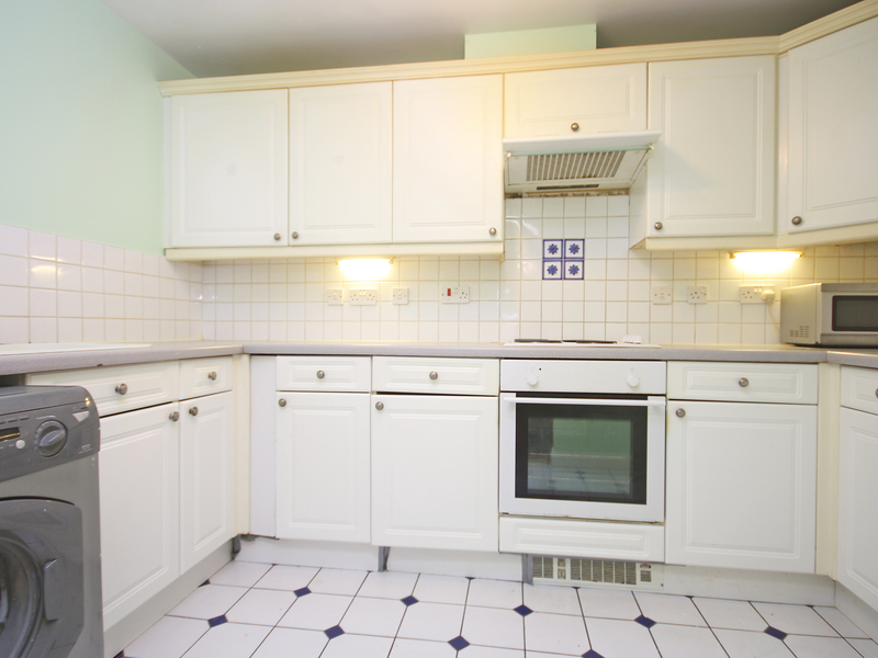 2 bed Apartment For Sale in Redhill, Surrey - 3