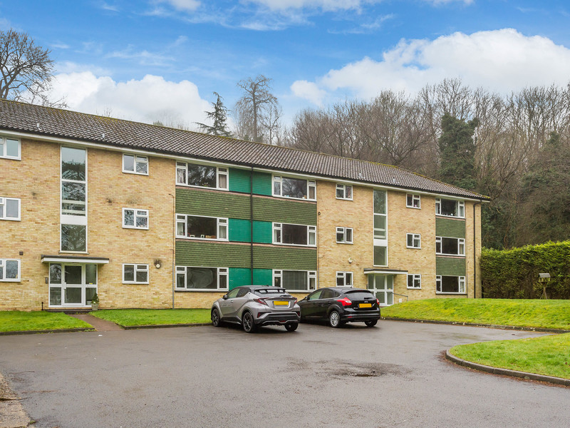 2 bed Apartment For Sale in Caterham, Surrey - 2