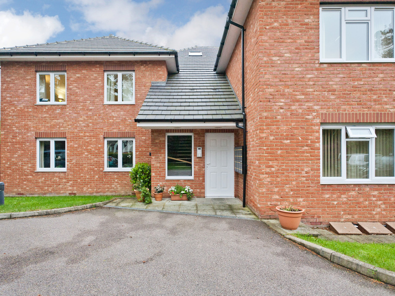 2 bed Apartment For Sale in Caterham, Surrey