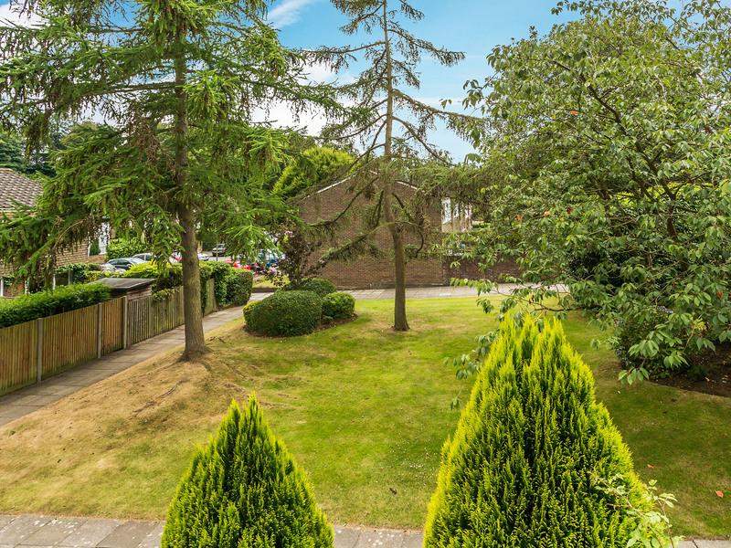 2 Bed Apartment For Sale in Reigate