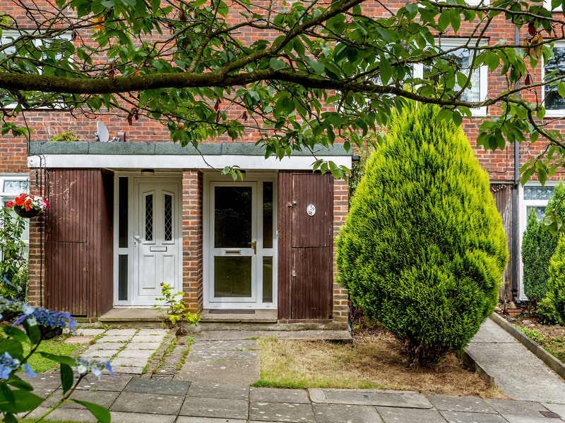 2 bed Apartment For Sale in Reigate, Surrey - 2