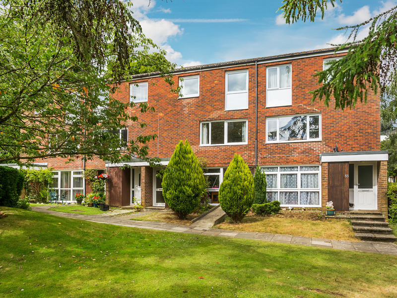 2 Bed Apartment For Sale in Reigate