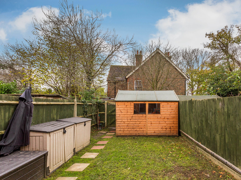 3 bed House - Terrace For Sale in Horley, Surrey - 2