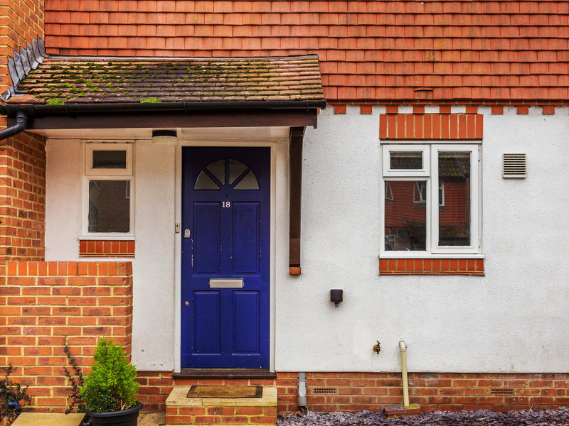 3 bed House - Terrace For Sale in Horley, Surrey - 3