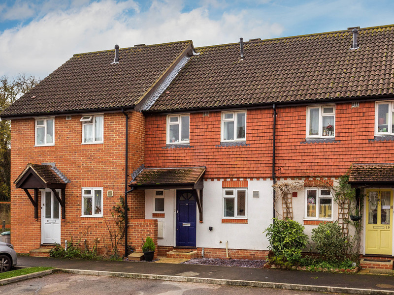 3 bed House - Terrace For Sale in Horley, Surrey