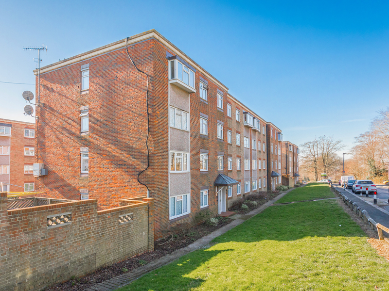 3 bed Apartment For Sale in Brighton, West Sussex