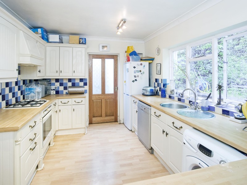 3 bed Bungalow - Detached For Sale in Caterham, Surrey - 3