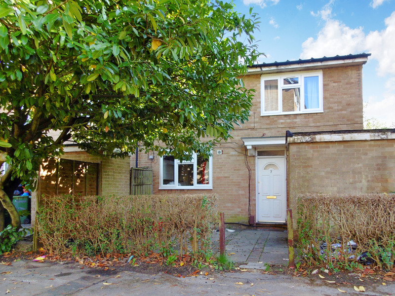 4 bed House - End Terrace For Sale in Redhill, Surrey