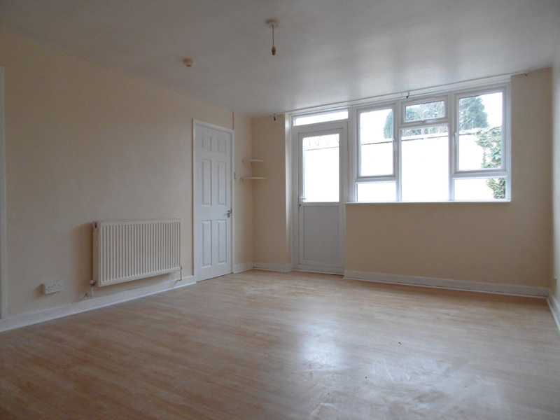 4 bed House - End Terrace For Sale in Redhill, Surrey - 3