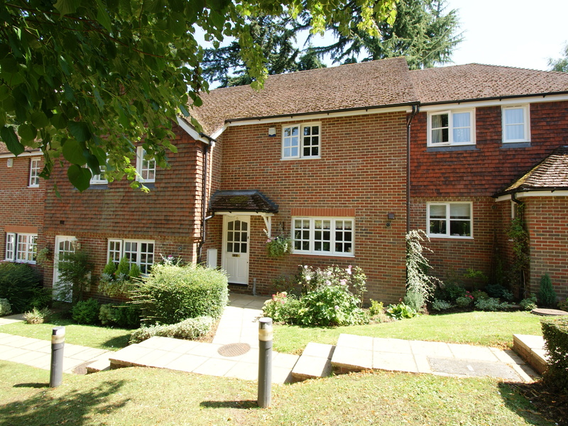 2 bed House - Terrace For Sale in Dorking, Surrey
