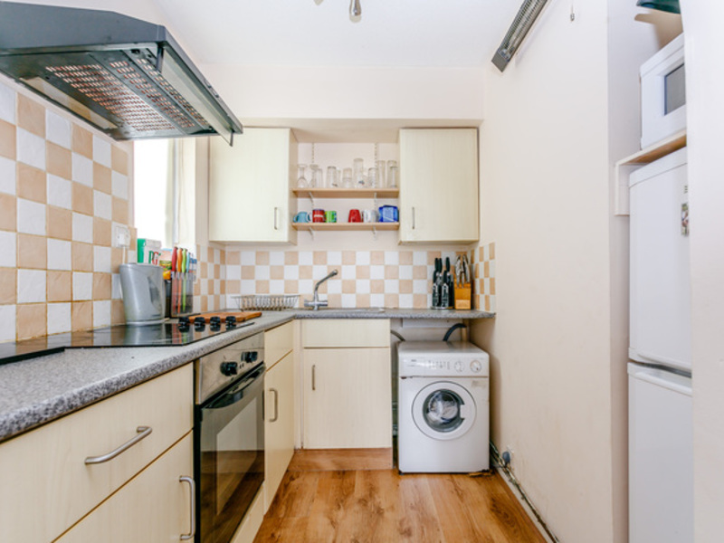 1 bed Studio For Sale in Horsham, West Sussex - 3