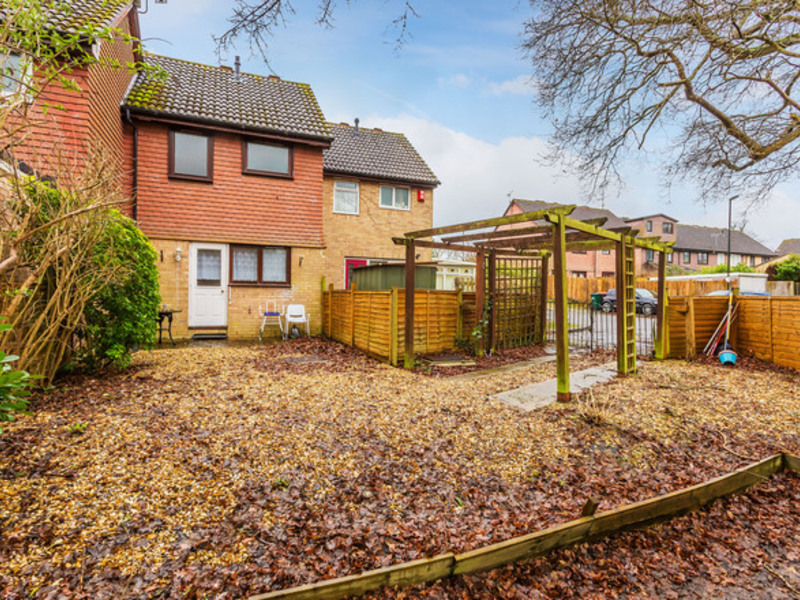 1 bed House - Terrace For Sale in Crawley, West Sussex