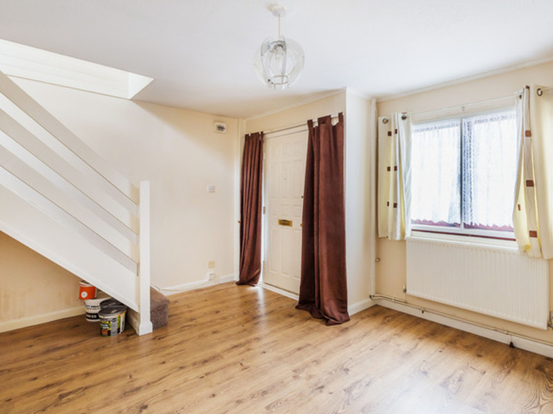 1 bed House - Terrace For Sale in Crawley, West Sussex - 3