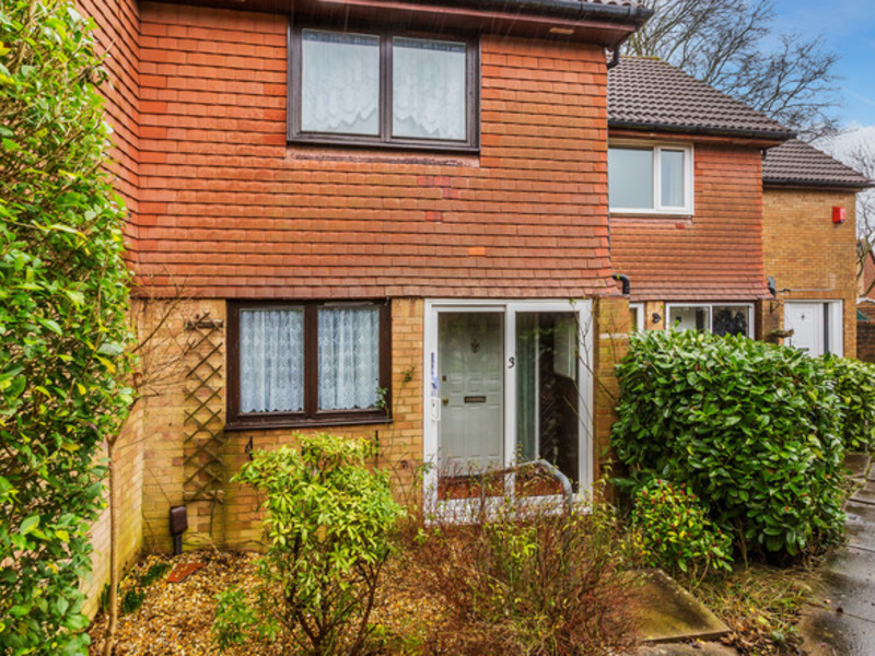 1 bed House - Terrace For Sale in Crawley, West Sussex - 2