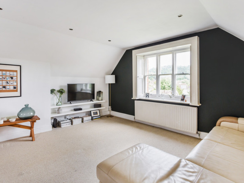 1 bed Apartment For Sale in Reigate, Surrey - 2