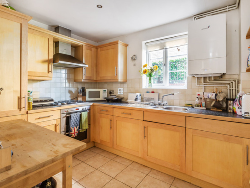 1 bed Apartment For Sale in Redhill, Surrey