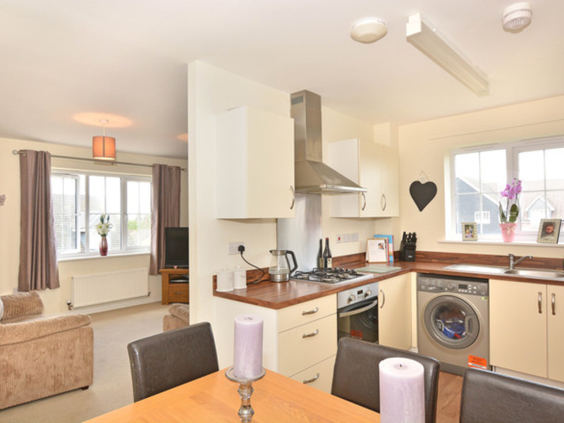 2 bed Apartment For Sale in Billingshurst, West Sussex - 2
