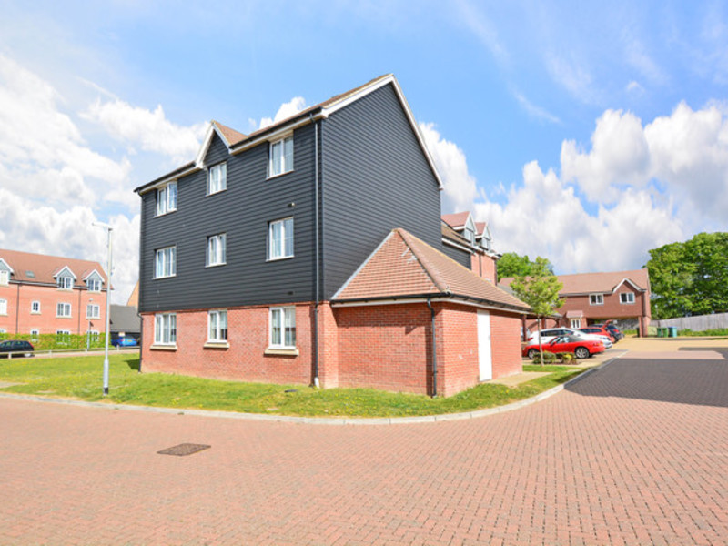 2 bed Apartment For Sale in Billingshurst, West Sussex