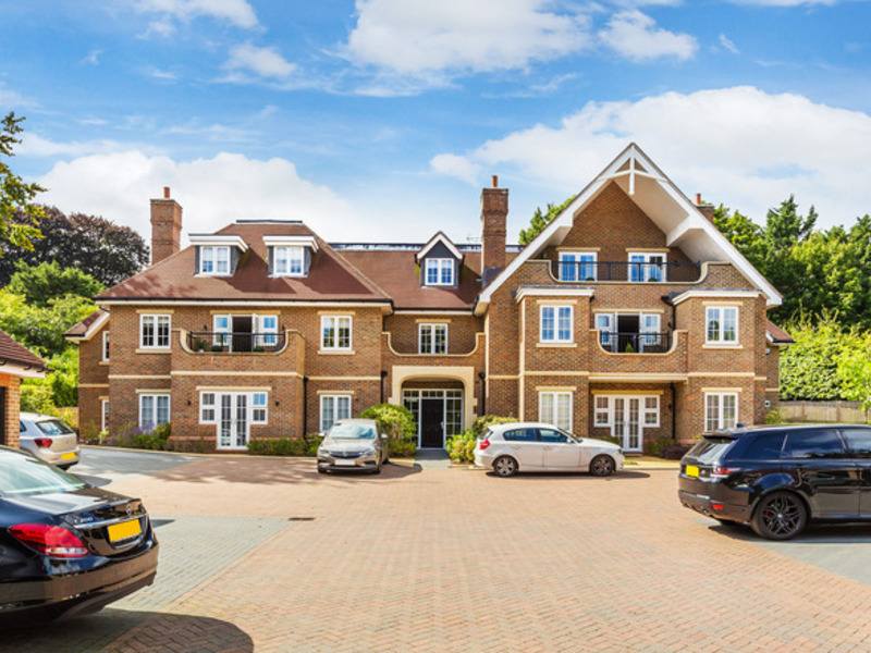 2 bed Apartment For Sale in Coulsdon, Surrey