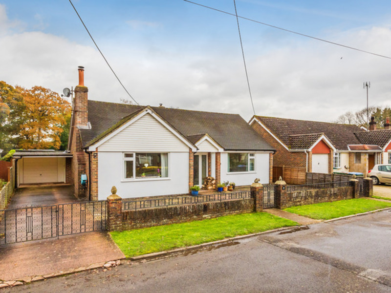 2 bed Bungalow - Detached For Sale in Horsham, West Sussex